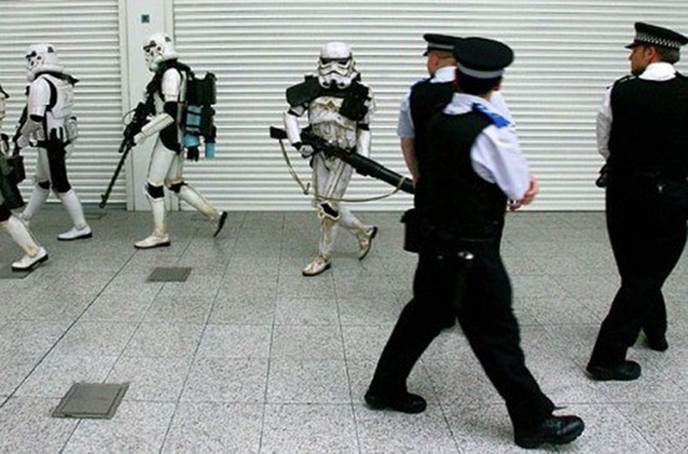http://www.starwarsgroup.com/wp-content/uploads/2012/08/Roundabout-Daily-Costume-funny-star-wars-police-bang_large.jpg