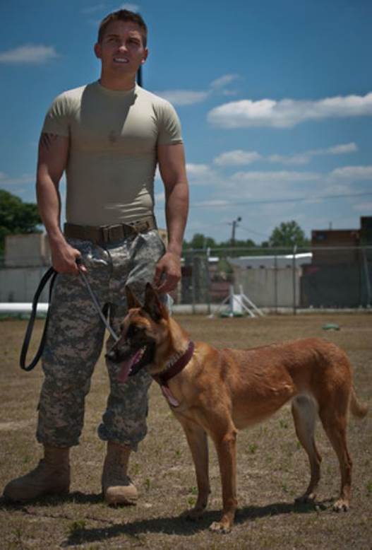 dog soldiers 1 BERRY hot men: Soldiers with dogs (22 photos) 