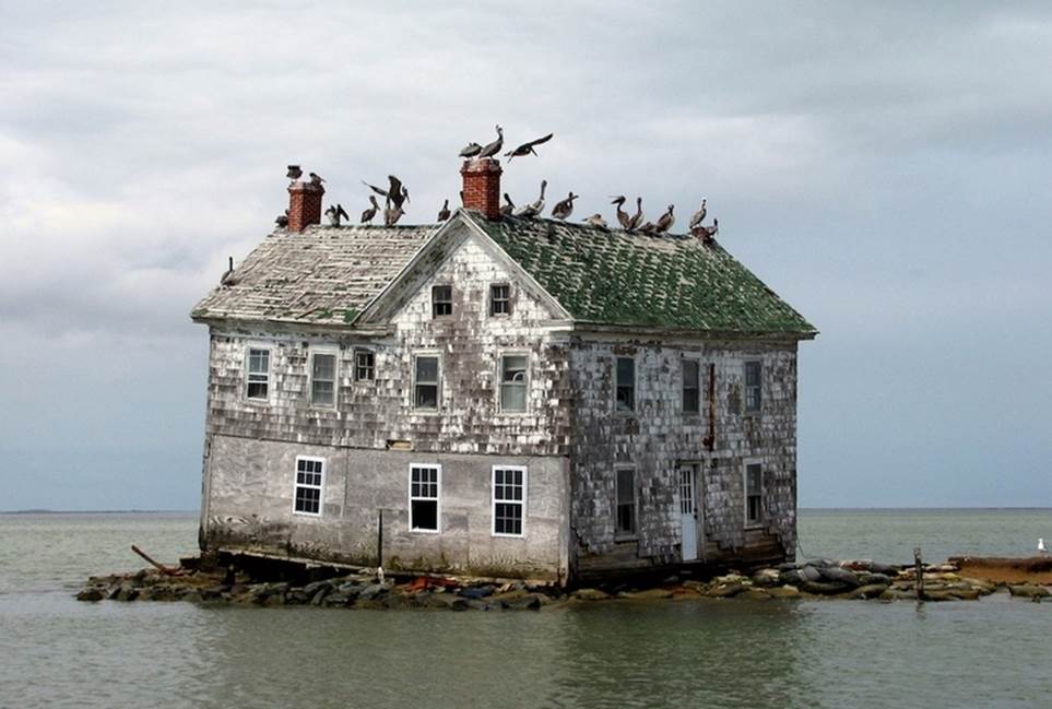 Beautiful and Abondoned Holland Island in Chesapeake Bay Beautiful Abandoned Places Found Around the World (Photo Gallery)