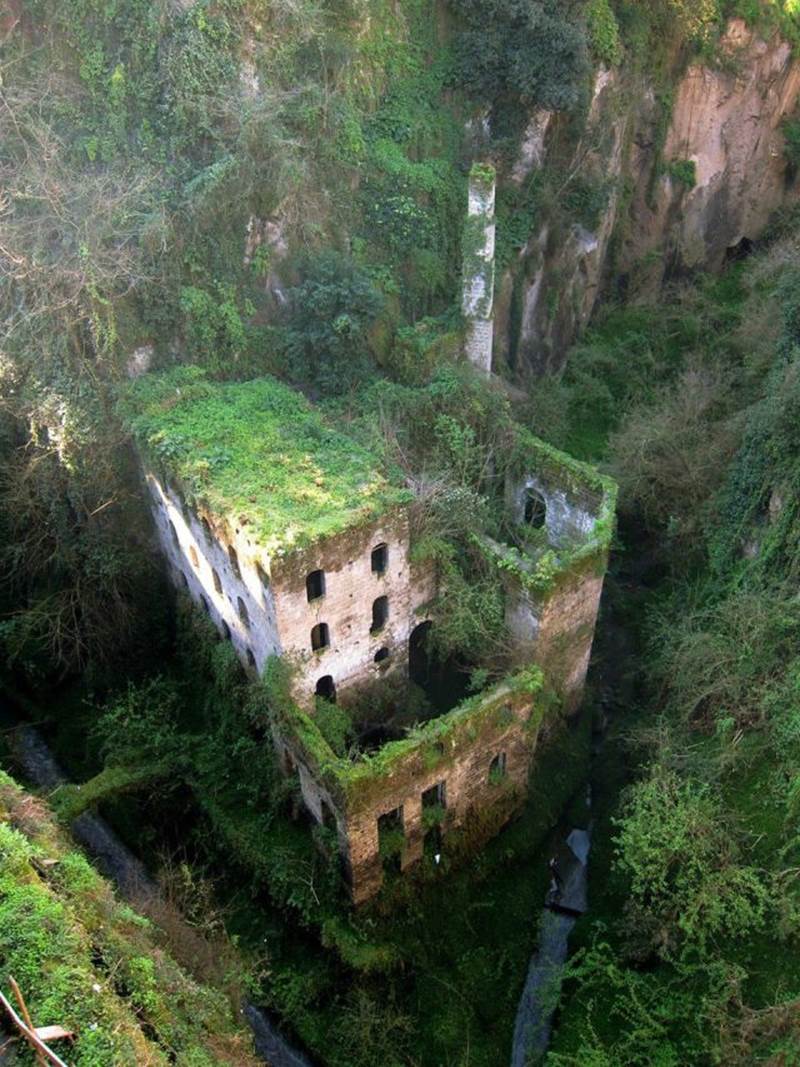 magical abandoned places that give us goosebumps 640 high 23 Beautiful Abandoned Places Found Around the World (Photo Gallery)