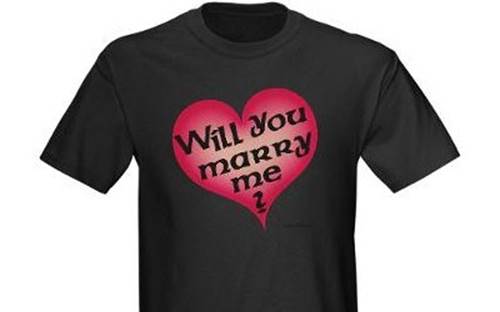 http://i1.wp.com/www.wonderslist.com/wp-content/uploads/2012/11/will-you-marry-me-on-tshirt.jpg
