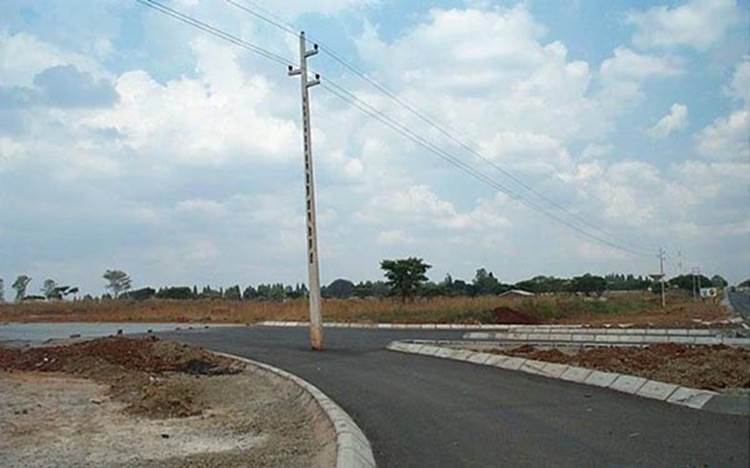 Weekend Fun - Funny things of Africa - Electric pole on the middle of the road