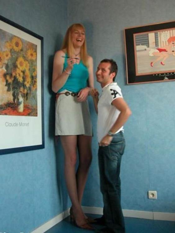 Extremely tall women23 Extremely tall women