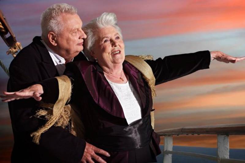 Old people acting out movie scenes11 Funny: Old people acting out movie scenes