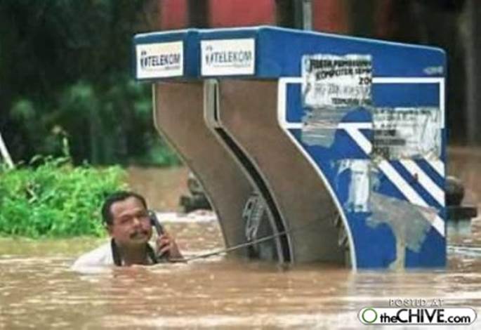 http://files.chaozhide.com/2009/05/funny-flood-gallery-5.jpg
