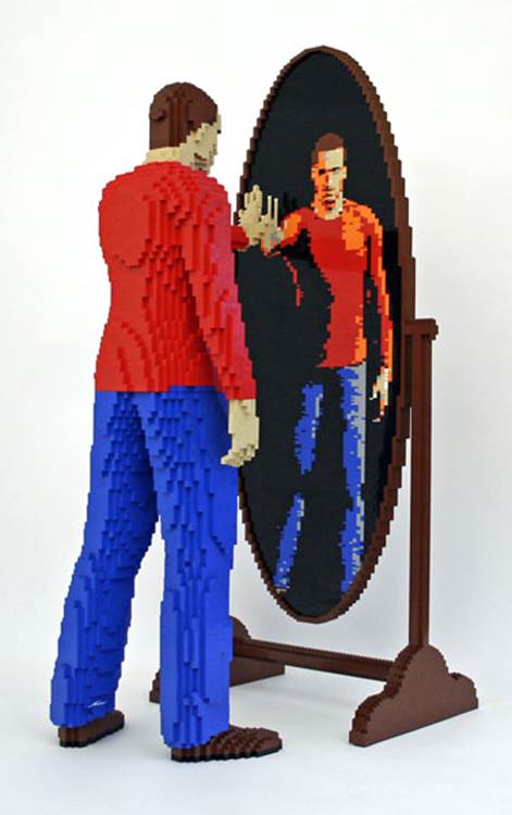 http://lh6.ggpht.com/_9F9_RUESS2E/SndvqZVVmmI/AAAAAAAAAU8/F58K1tOl7pE/s800/Incredible-LEGO-Art-by-Nathan-Sawaya-reflection.jpg