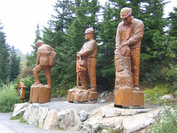 http://freephotooftheday.clientk.com/wp02/wp-content/uploads/2008/02/workers-chainsaw-carvings-grouse-mountain-vancouver.jpg