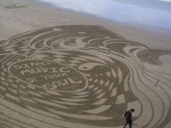 http://creoflick.net/images/Sand-drawing-7383.jpg
