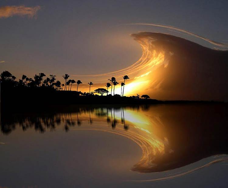 http://dailypicksandflicks.com/wp-content/uploads/2012/03/awesome-wave-cloud-sunset-reflecting-in-the-sea.jpg