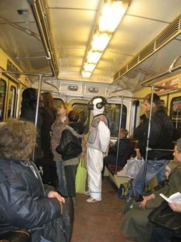 Strange-Passengers-of-Public-Transport-010