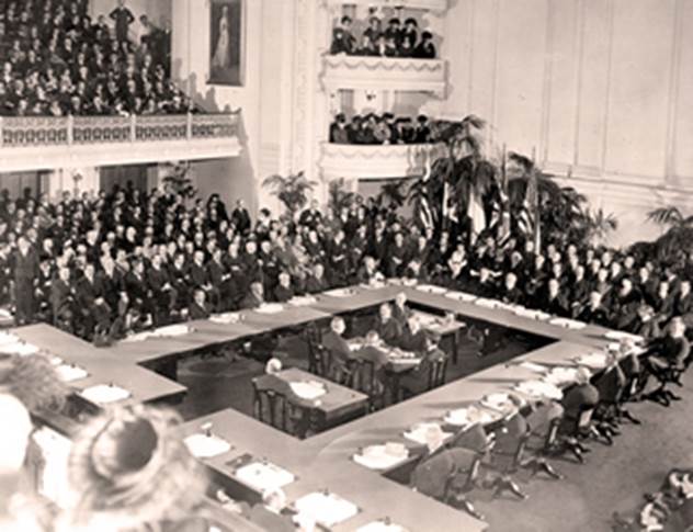 treaty of versailles being signed