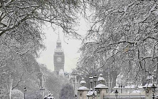 http://i.telegraph.co.uk/multimedia/archive/01252/parliament_snow_1252354c.jpg