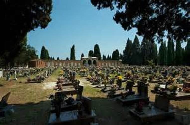 http://cdn3.list25.com/wp-content/uploads/2013/01/Cimitero-di-San-Michele-Venice.png