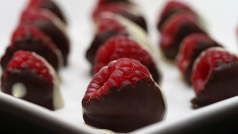 20 dark chocolate and raspberries_tn