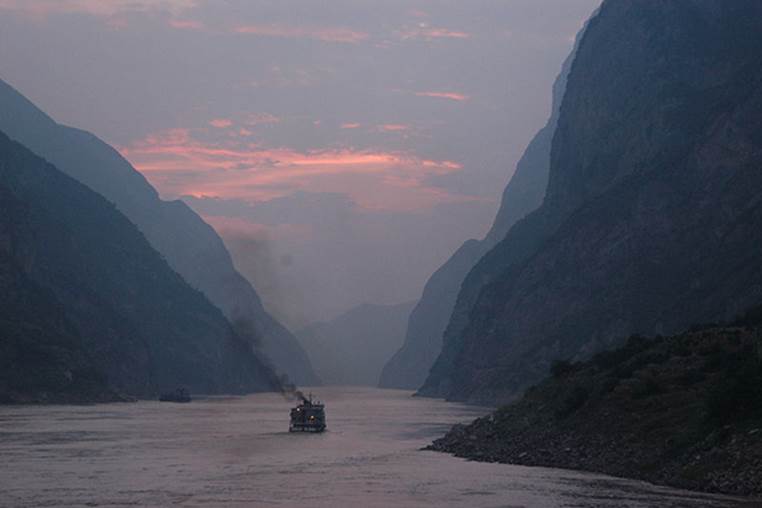 http://cdn4.list25.com/wp-content/uploads/2012/11/Yangtze-River.png