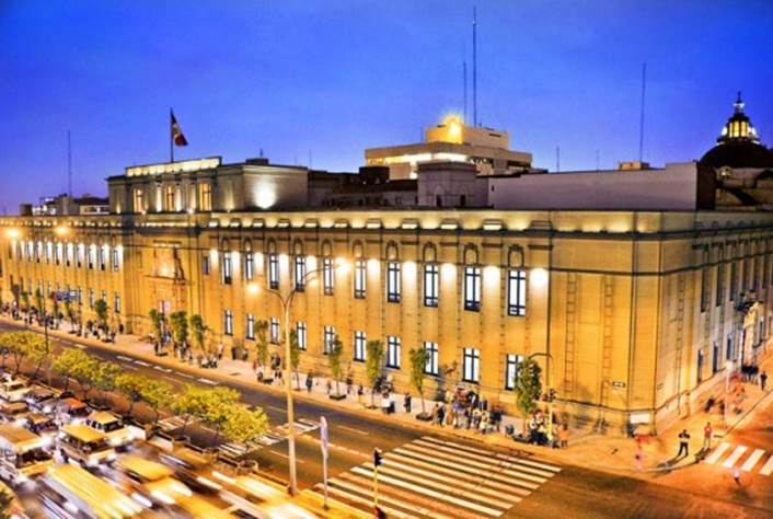 http://www.mentalfloss.com/blogs/wp-content/uploads/2012/05/public-library-of-lima-at-night-565x379.jpg