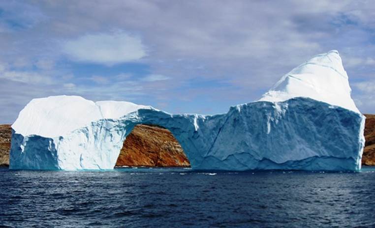 http://cdn3.list25.com/wp-content/uploads/2014/10/en.wikipedia.org-Iceberg_with_hole_near_sanderson_hope_2007-07-28_2.jpg