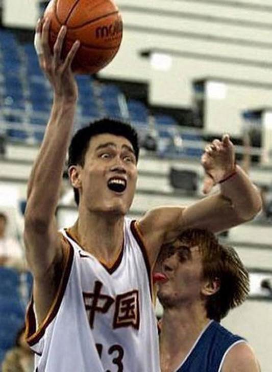 http://www.chilloutpoint.com/images/2010/08/crazy-and-funny-sports-photos/crazy-and-funny-sports-photos-21.jpg