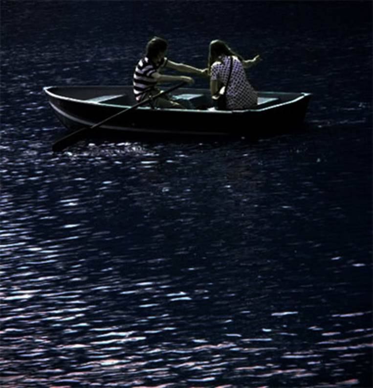 http://livluv.com/images/date-ideas/romantic/moonlight-cruise.jpg