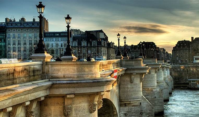 The oldest bridge in Paris is called Pont Neuf, or 