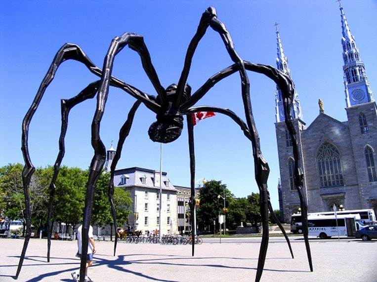 Giant_spider_statue