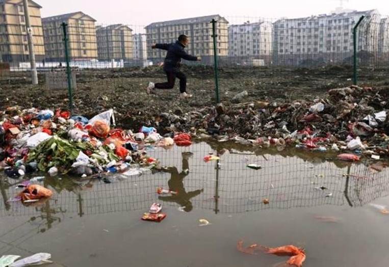 pile of trash in Jiaxing