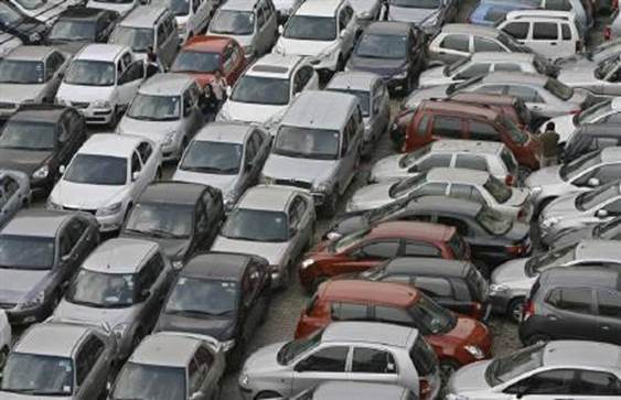 http://indiatransportportal.com/wp-content/uploads/2011/09/8831-vehicles-are-seen-at-a-parking-lot-in-new-delhi-february-9-21.jpg