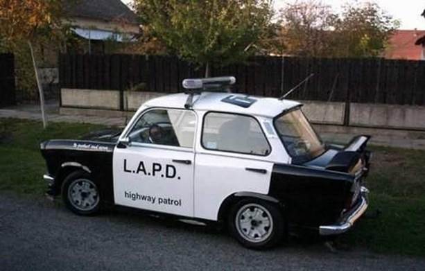 http://cl.jroo.me/z3/K/a/H/d/a.aaa-LA-police-cars-.jpg