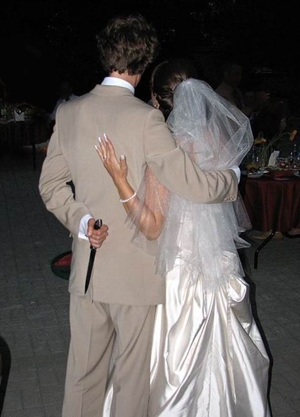 http://funnypictures.net.au/images/funny-wedding-pictures-knife-behind-back1.jpg