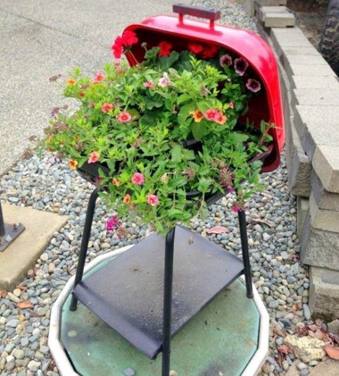 Don't throw those old grills away. Repurpose them into a planter.