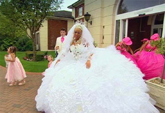 http://www.bridalwave.tv/bride1catrionaandjohngallery_2-1.jpg