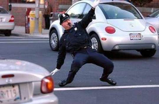 http://images.paraorkut.com/img/funnypics/images/d/dancing_police_officer-13048.jpg