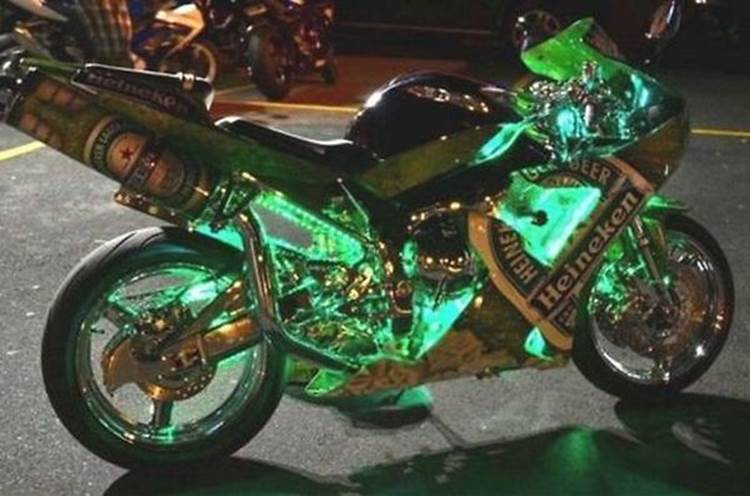 http://cl.jroo.me/z3/m/y/3/d/a.baa-Heineken-motorcycle.jpg