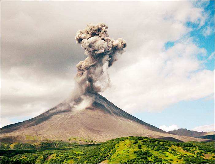 http://russiatrek.org/images/photo/kamchatka-krai-volcanic-eruption.jpg