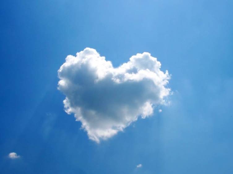 http://www.qlawns.co.uk/media/wysiwyg/cloud_heart.jpg