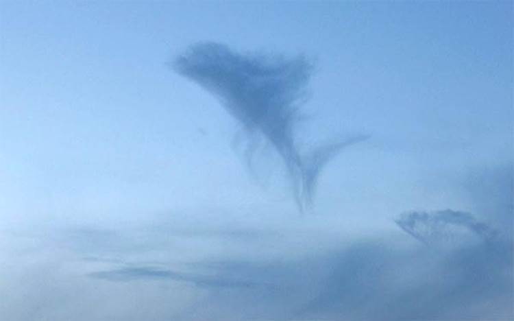 http://www.inspirefusion.com/media/2012/cloud_formation3.jpg