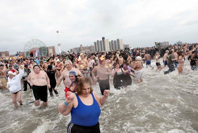 http://metrouk2.files.wordpress.com/2013/01/people-taking-part-in-the-coney-island-polar-bear-clubs-annual-new-years-day-polar-bear-swim-enter-the-water-in-new-yorks-coney-island-ay_100627499.jpg