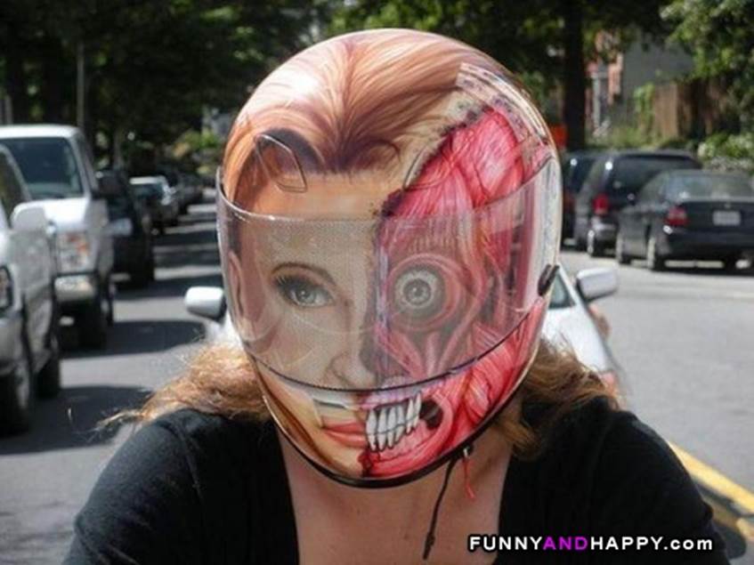 http://www.funnyandhappy.com/wp-content/uploads/2013/12/Beautiful-helmet-on-a-motorcycle-Belle-casque-sur-une-moto-N%C3%A1dhern%C3%A9-helmy-na-motorku.jpg
