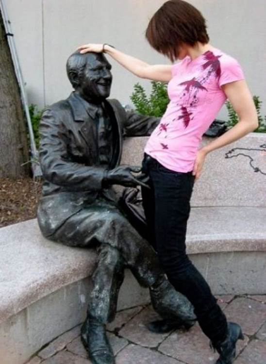 Crazy pics of people statues18 Funny: Crazy pics of people & statues