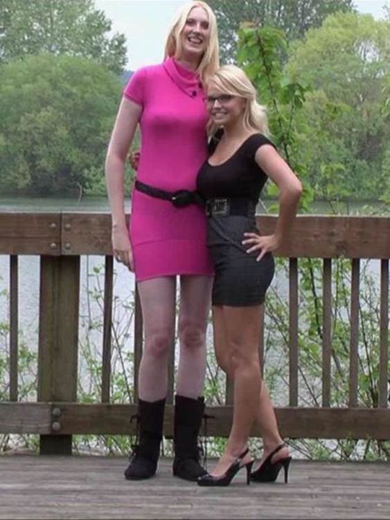 Extremely tall women13 Extremely tall women
