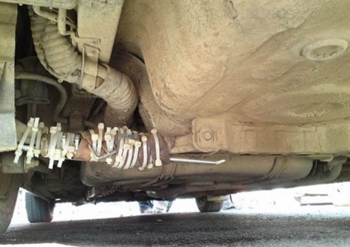 worst diy car repairs 04 576x407 Crazy car repairs (40 pics)