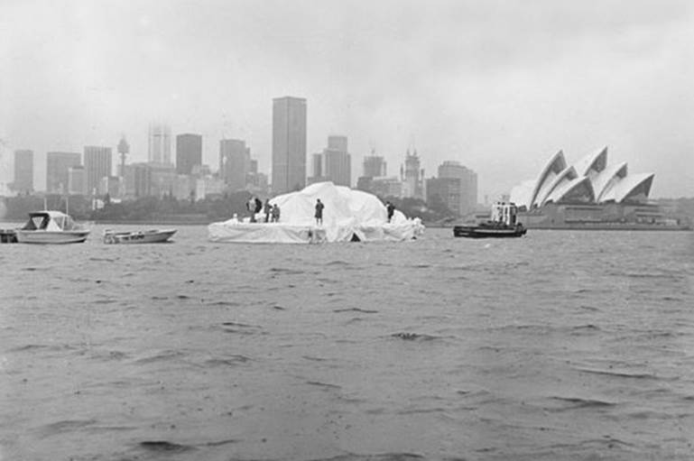 http://i2.mirror.co.uk/incoming/article1790135.ece/ALTERNATES/s615/April-Fools--Fake-iceberg-in-Sydney-1790135.jpg