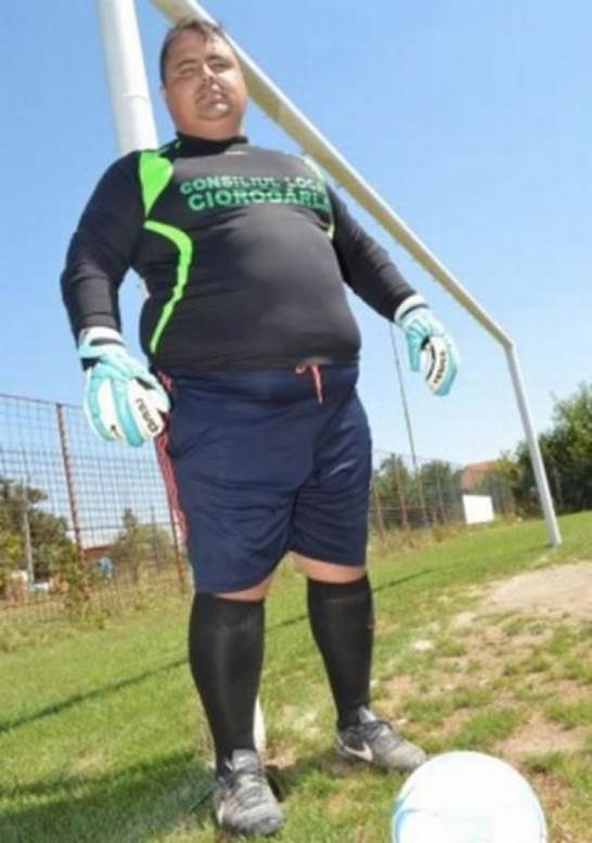 http://www.acadimies.gr/files4users/images/articles/4775/b13511257462_fat_goalkeeper3.jpg