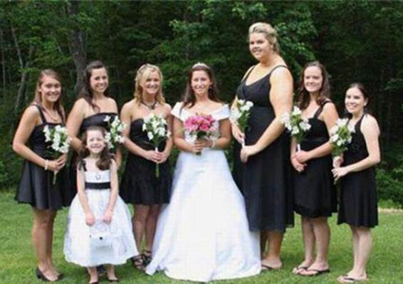 http://www.teamjimmyjoe.com/wp-content/uploads/2012/10/Funny-Wedding-Photos-Giant-Woman.jpg