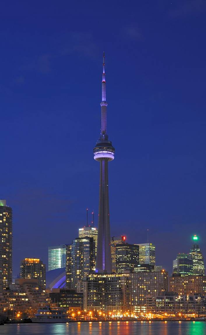 http://upload.wikimedia.org/wikipedia/commons/thumb/5/5a/Toronto_-_ON_-_CN_Tower_bei_Nacht.jpg/640px-Toronto_-_ON_-_CN_Tower_bei_Nacht.jpg