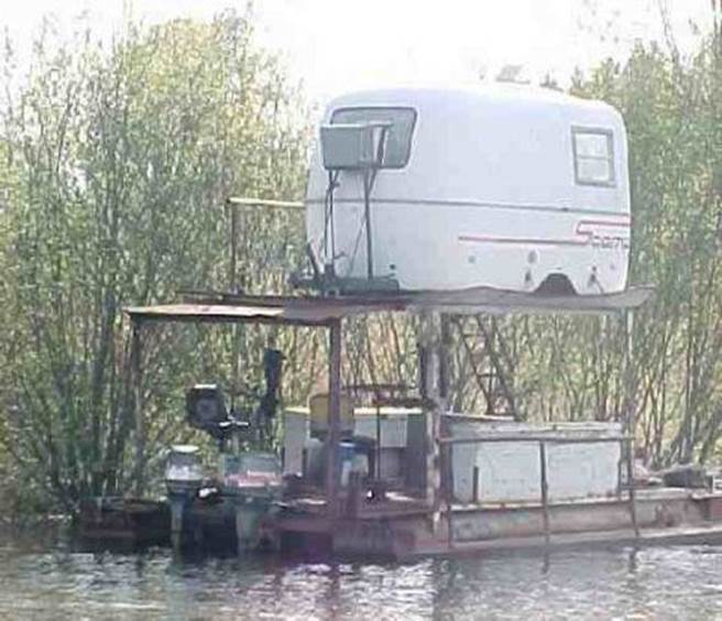 http://www.thehulltruth.com/attachments/boat-shows-photos/178211d1308238477-funny-boat-pics-thread-houseboat.jpg