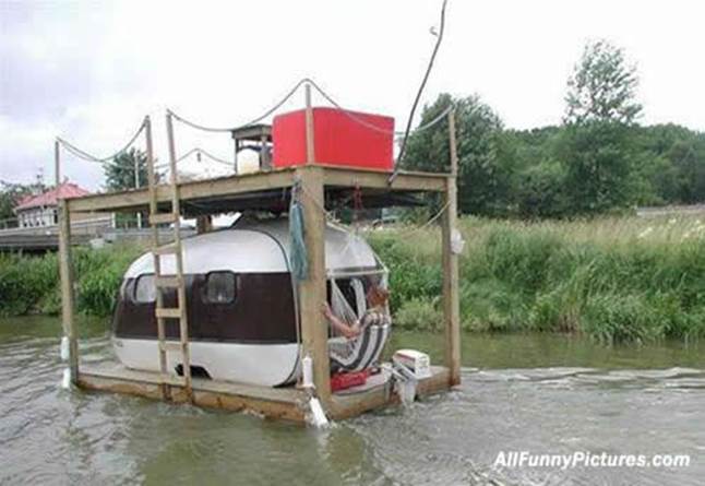 http://www.allfunnypictures.com/images3/houseboat.jpg