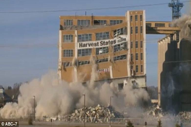 Demolition of ConAgra Mill in Huron, Ohio
