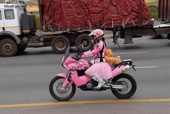 http://1.bp.blogspot.com/_xwE0rBDpg1Y/SpEoIWw0xmI/AAAAAAAAERo/rw7s34dNDWs/s640/funny-people-pink-tutu-pink-motorbike.jpg
