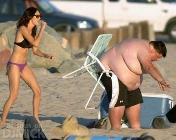 http://becausemollysaidso.files.wordpress.com/2012/02/fat_guy_having_trouble_at_the_beach_4.jpg